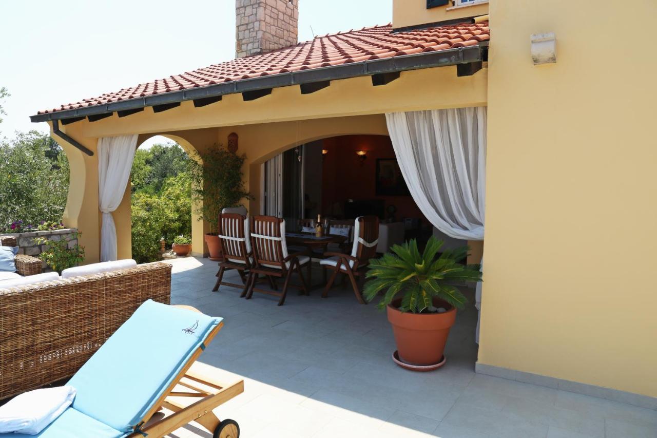 House 4 You Lumbarda Luaran gambar